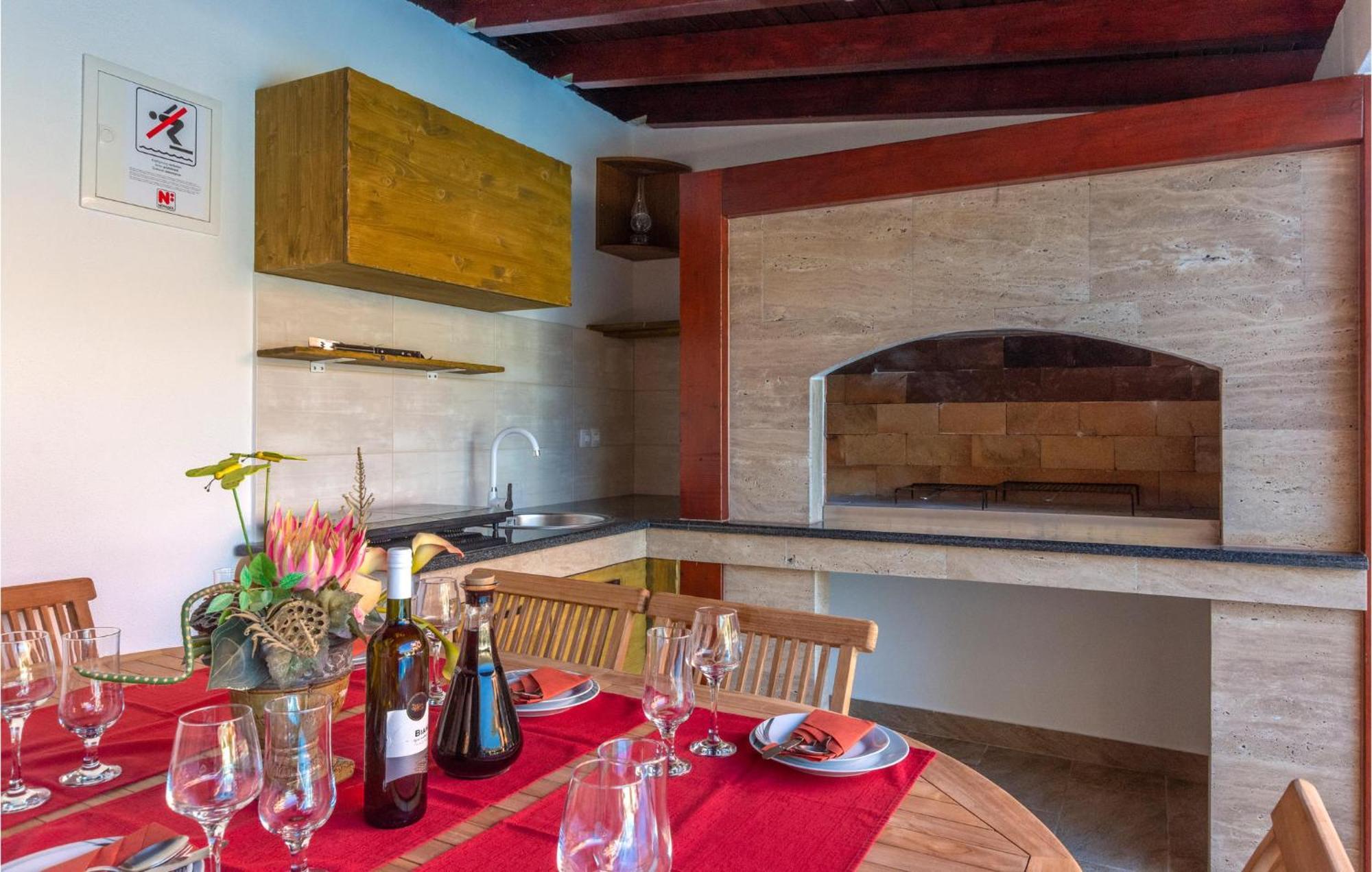 Nice Apartment In Plano With Kitchen Ngoại thất bức ảnh
