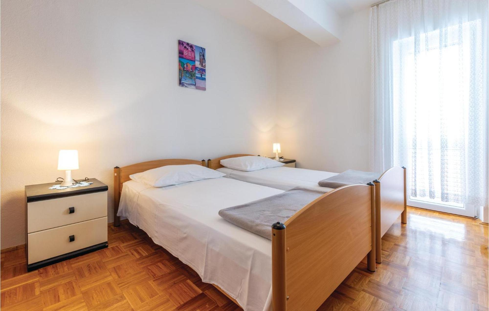 Nice Apartment In Plano With Kitchen Ngoại thất bức ảnh