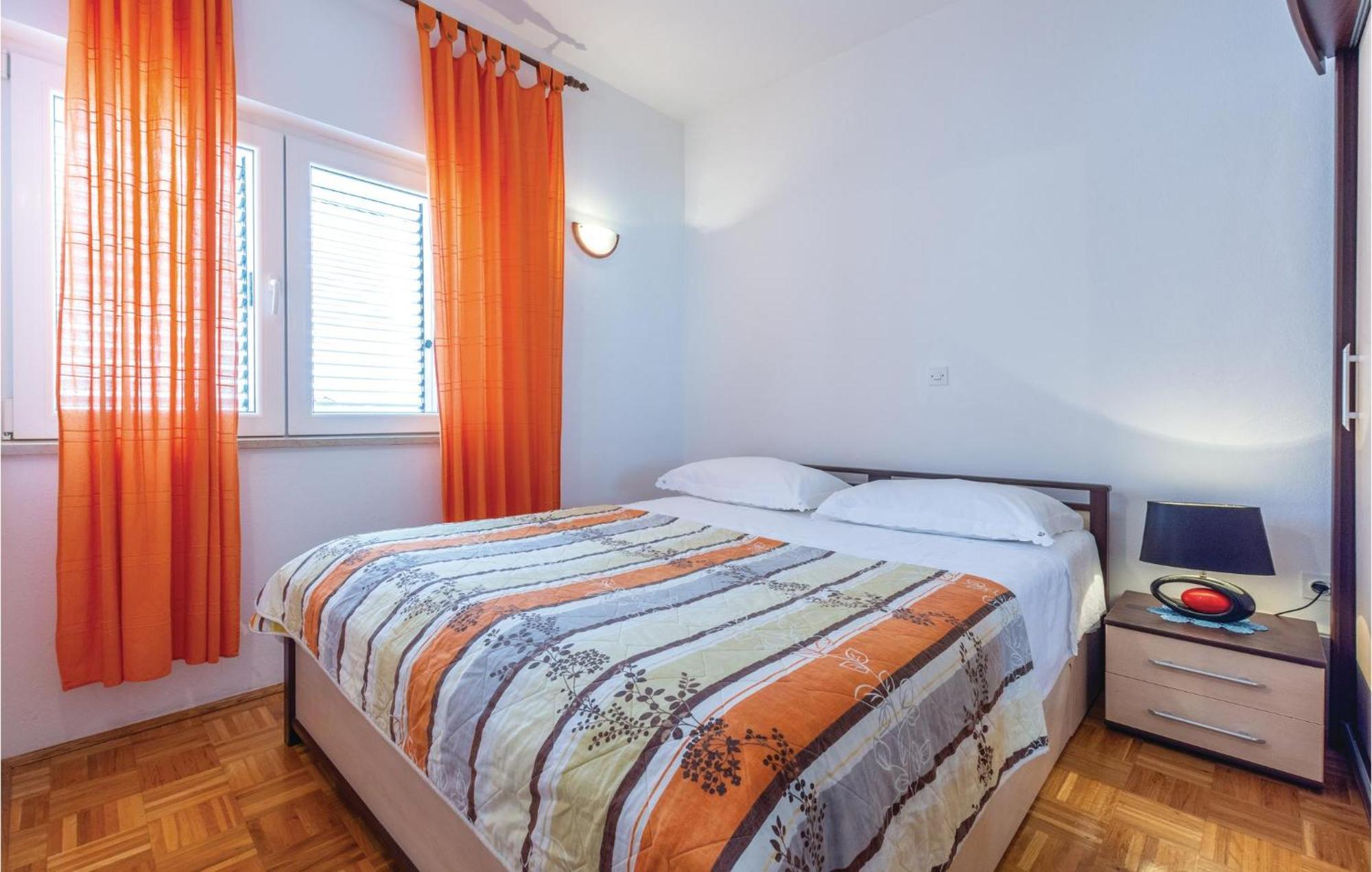 Nice Apartment In Plano With Kitchen Ngoại thất bức ảnh