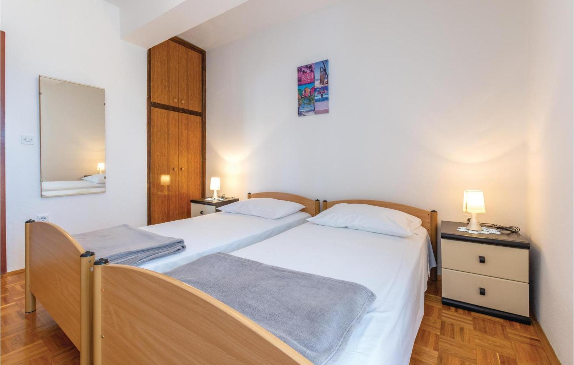 Nice Apartment In Plano With Kitchen Ngoại thất bức ảnh