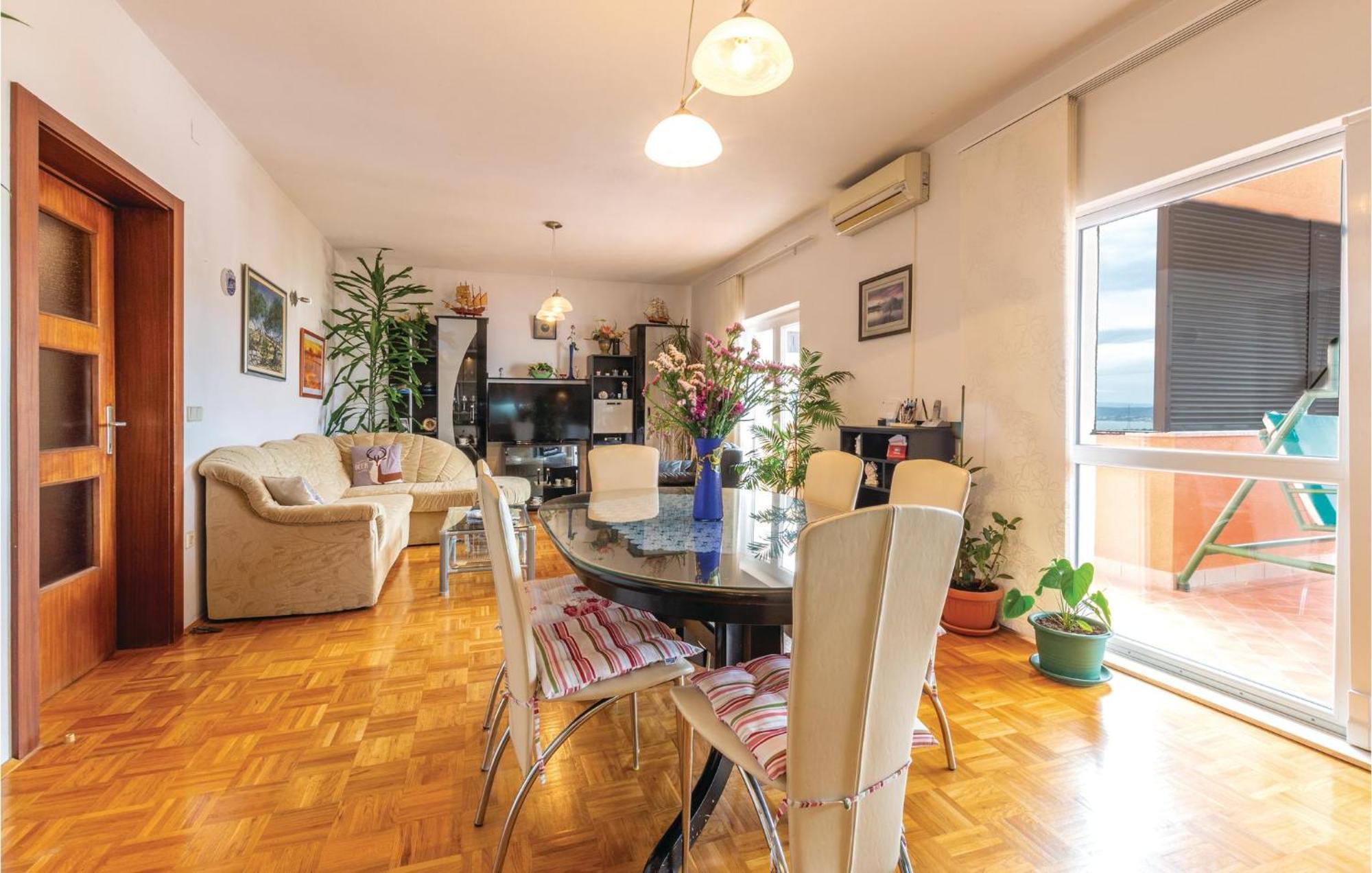 Nice Apartment In Plano With Kitchen Ngoại thất bức ảnh