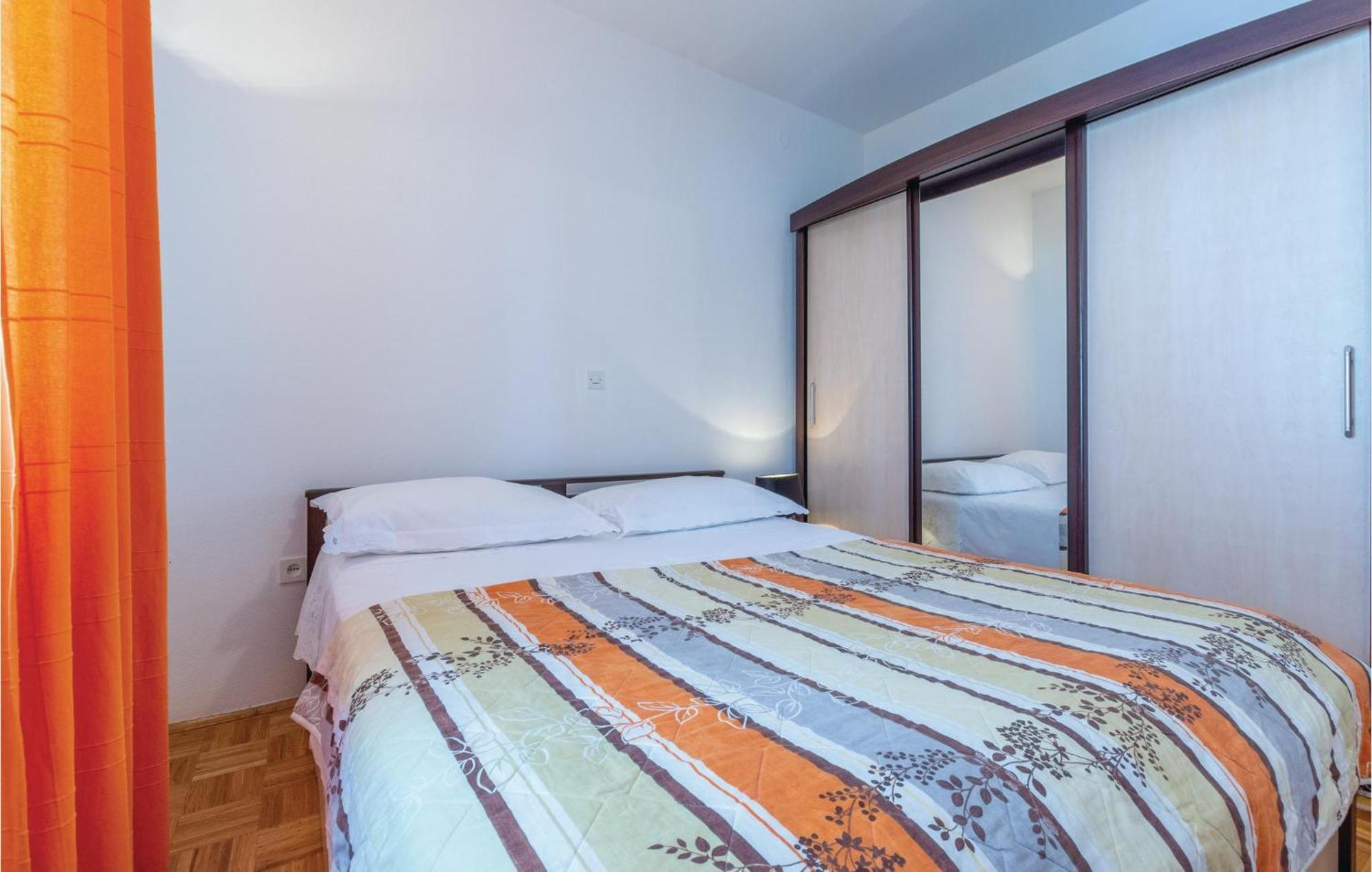 Nice Apartment In Plano With Kitchen Ngoại thất bức ảnh