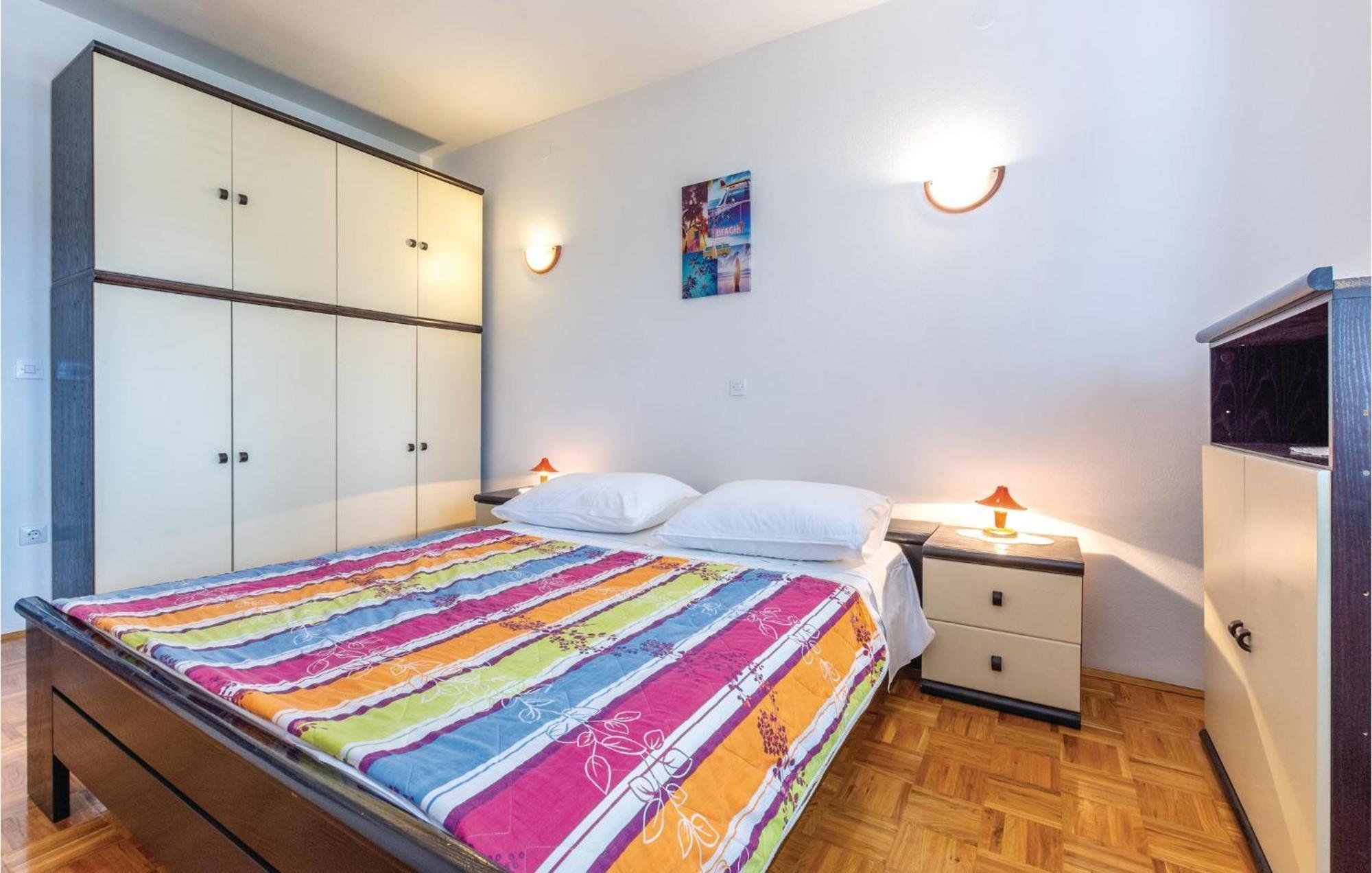 Nice Apartment In Plano With Kitchen Ngoại thất bức ảnh