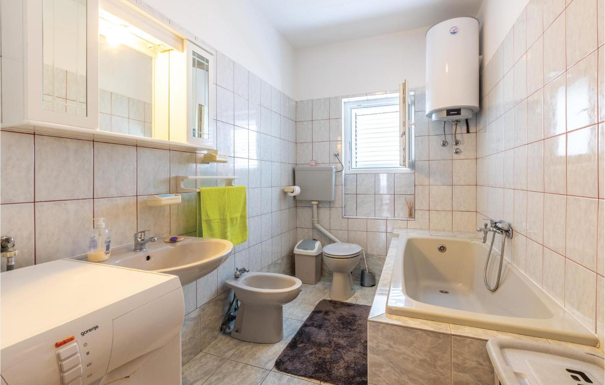 Nice Apartment In Plano With Kitchen Ngoại thất bức ảnh