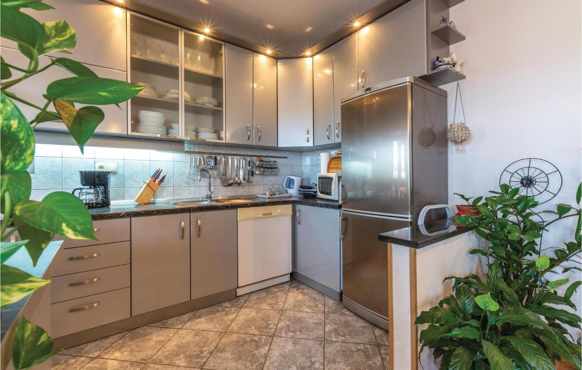Nice Apartment In Plano With Kitchen Ngoại thất bức ảnh