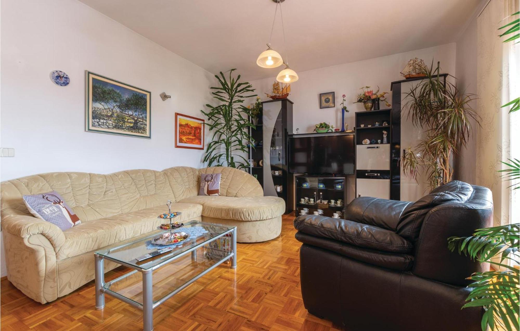 Nice Apartment In Plano With Kitchen Ngoại thất bức ảnh